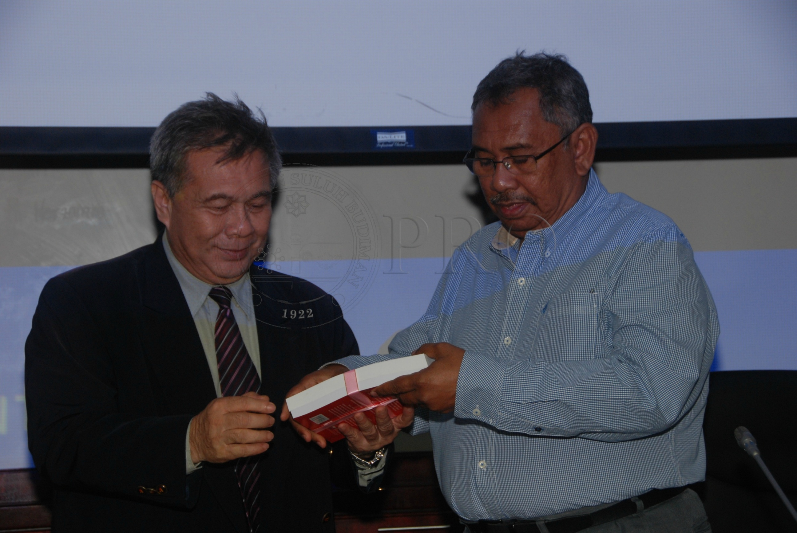 PRO 12 140 buku DSC 9725